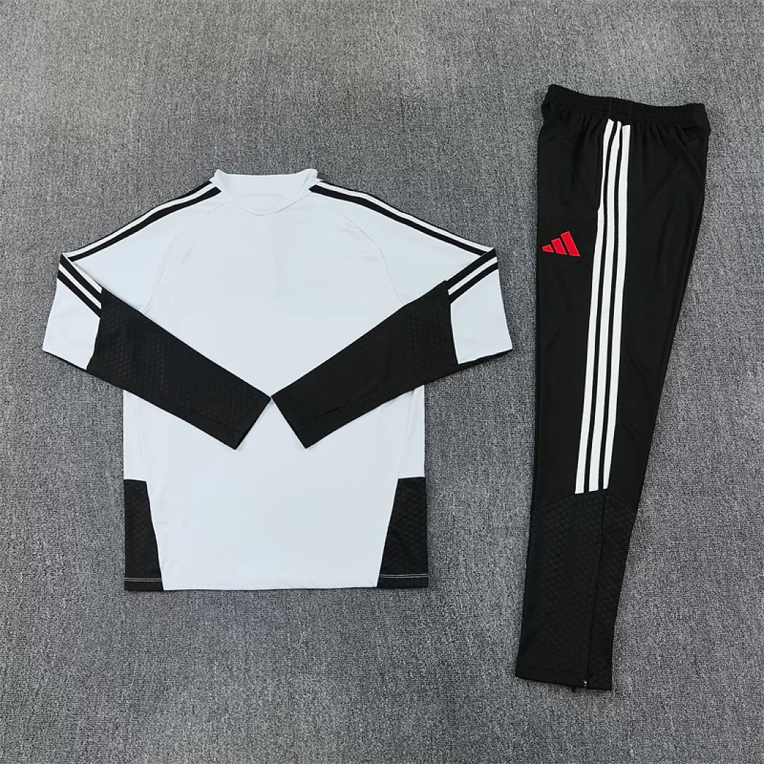 Tuta Liverpool 26/27 Uomo Bianco e Nero | Maglia da Calcio