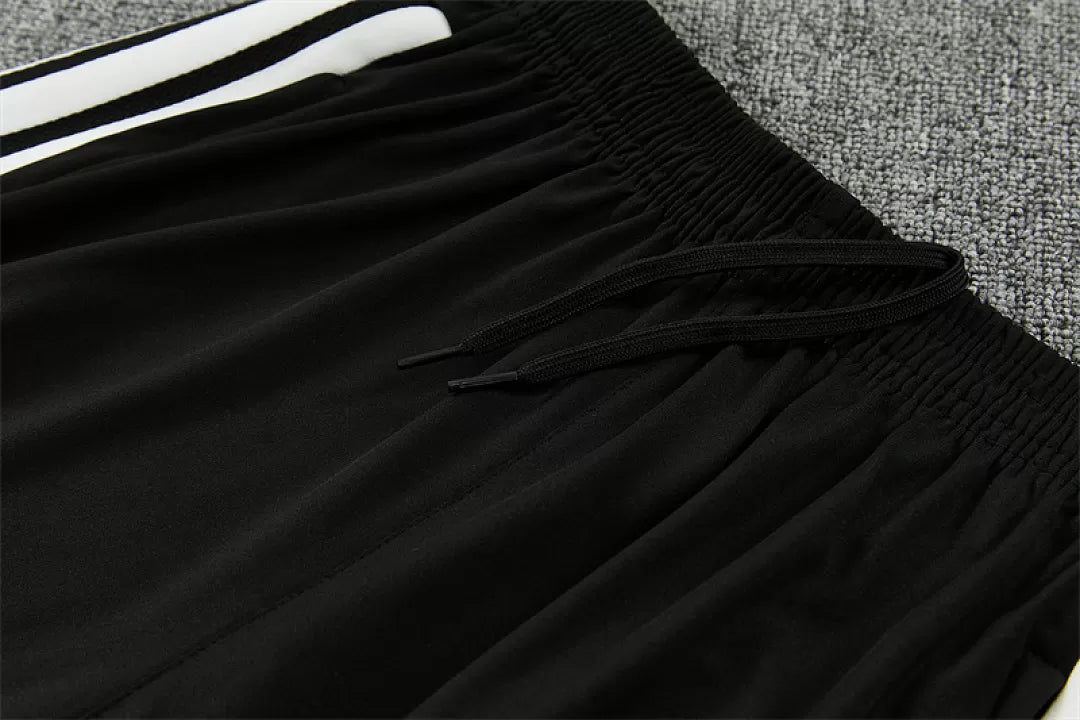 Tuta Liverpool 26/27 Uomo Bianco e Nero | Maglia da Calcio