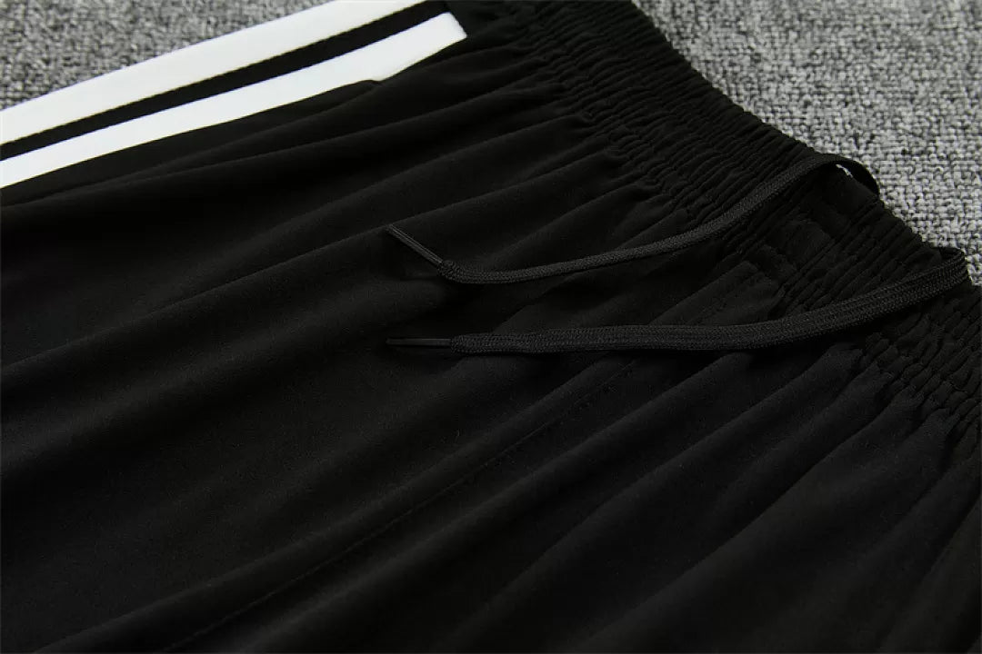 Tuta Liverpool 26/27 Uomo Rosso e Nero | Maglia da Calcio