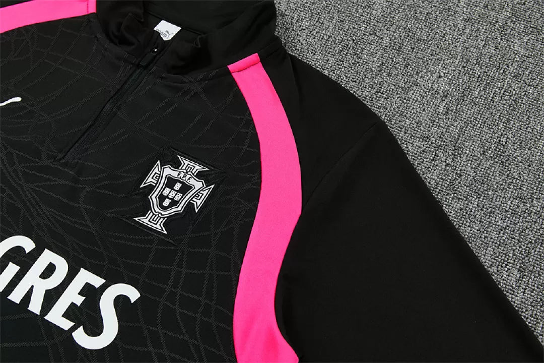 Tuta Portogallo 26/27 Uomo Nero con inserti Rosa | Maglia da Calcio