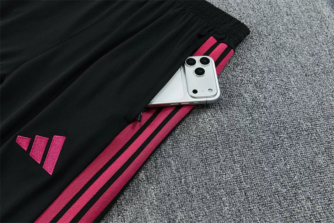 Tuta Real Madrid 26/27 Uomo Nero con dettagli Rosa | Maglia da Calcio