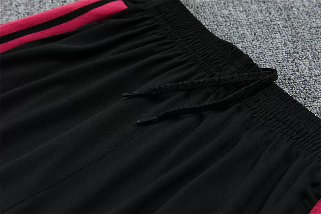 Tuta Real Madrid 26/27 Uomo Nero con dettagli Rosa | Maglia da Calcio